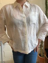 Load image into Gallery viewer, Vintage White Button Down