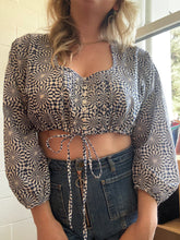 Load image into Gallery viewer, Pre-Loved Cotton Print Crop Top