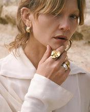 Load image into Gallery viewer, DEA DIA - Strata Silver Band Ring