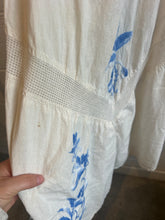 Load image into Gallery viewer, Vintage Cream Embroidered Skirt