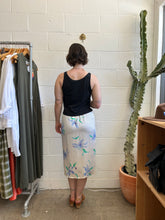 Load image into Gallery viewer, Vintage White Floral Print Skirt