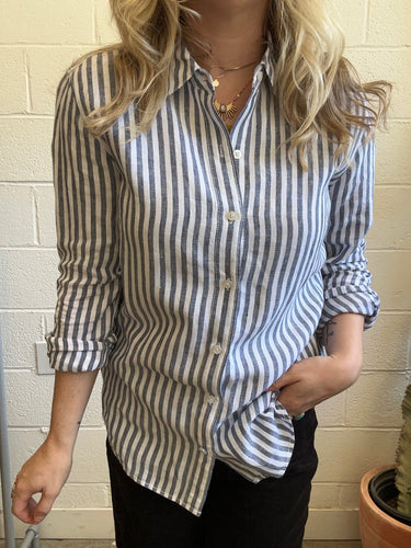 Pre-loved Grey and White Linen Button