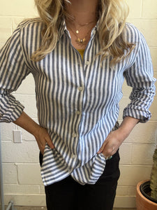 Pre-loved Grey and White Linen Button