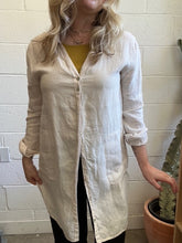 Load image into Gallery viewer, Pre-loved Cream Linen Button Down